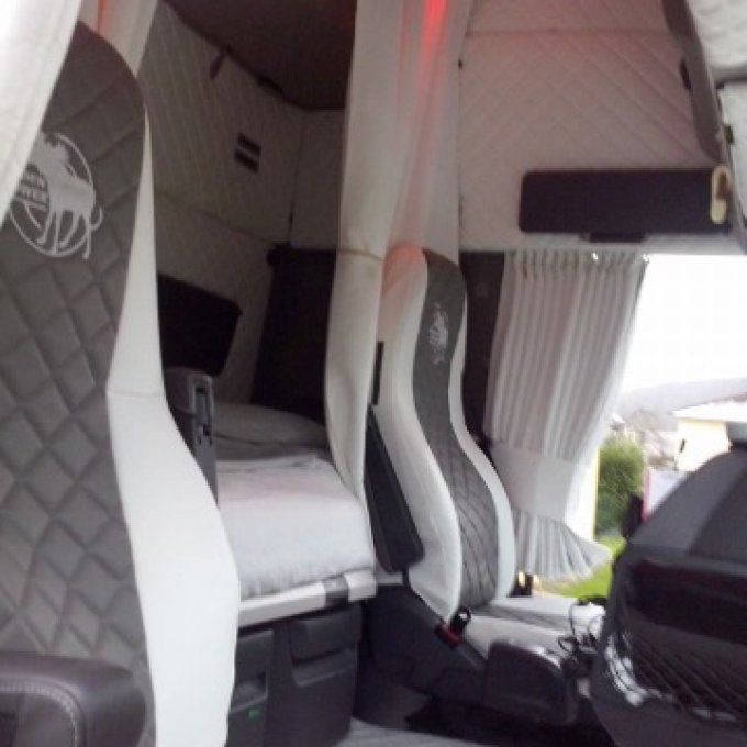 Housses de sièges adaptable Volvo gamme TVS  sur commande 