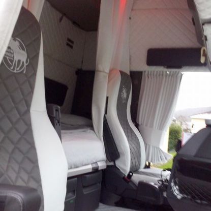 Intérieur gamme TVS housses de sièges , simili cuir cuir aux mètres , capot moteur , tapis sol