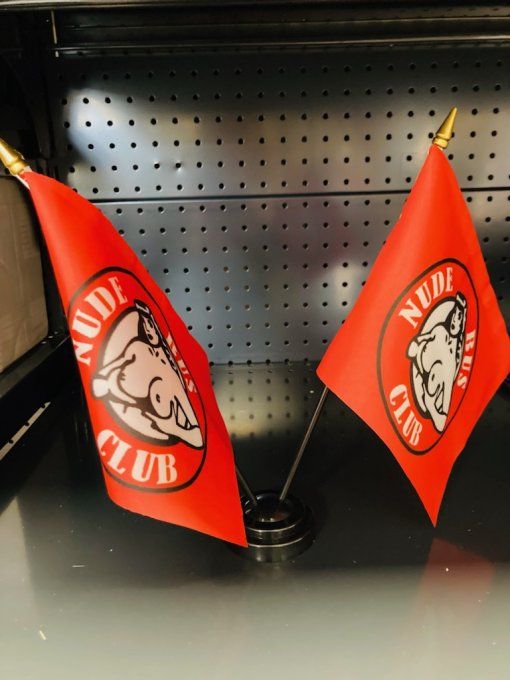 Drapeaux sur socle Nude bus