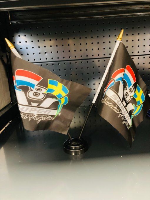 Drapeaux sur socle V8 super