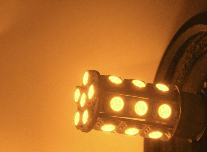 ampoule BA15S Jaune 21W 24SMD 10à30V