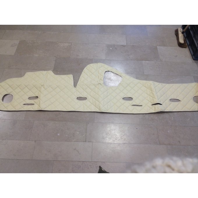 Couvre tableau bord gamme aux10 volvo 2002-2008 simili cuir matelasser beige