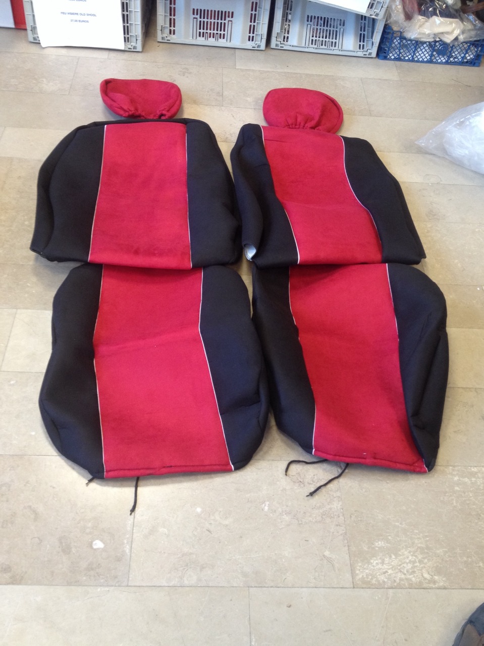housses de sièges adaptable FH1 noir/rouge en stock