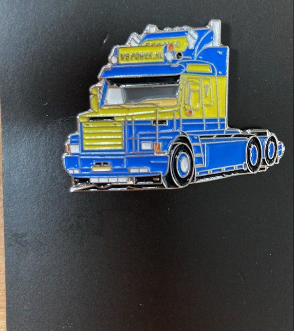 Pins V8 143 torpedo bleu et jaune