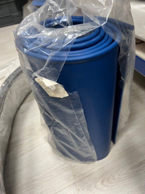 Bavette arriière uni bleu 240x35cm livrer avec rail