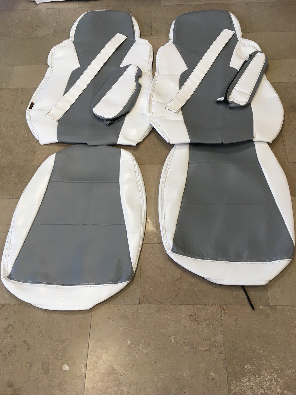 housses de sièges adaptable daf isri blanc/gris en stock