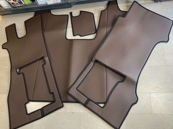 Tapis capot moteur gamme aux10 R next generation siège strapontin stock