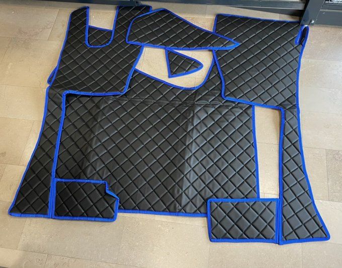 Tapis capot moteur gamme aux10 MP4 de 2011 cabine étroite stock