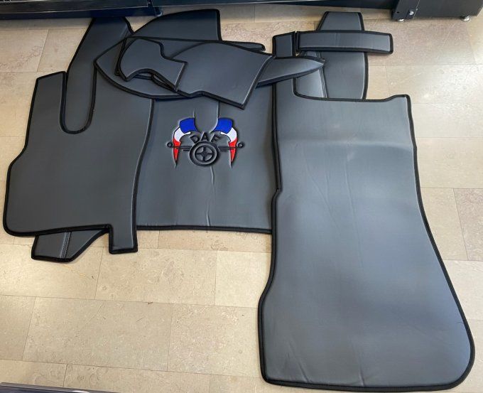 Tapis capot moteur gamme aux10 DAF XF  sièges strapontin à partir de 2023 stock