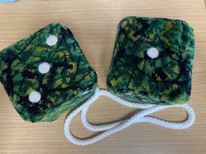 Dés danois vert point blanc 10 x10cm