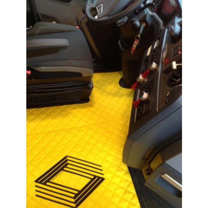 TAPIS ET CAPOT MOTEUR GAMME TVS POUR RENAULT RANGE T AVEC PLANCHER PLAT AVEC BRODERIE