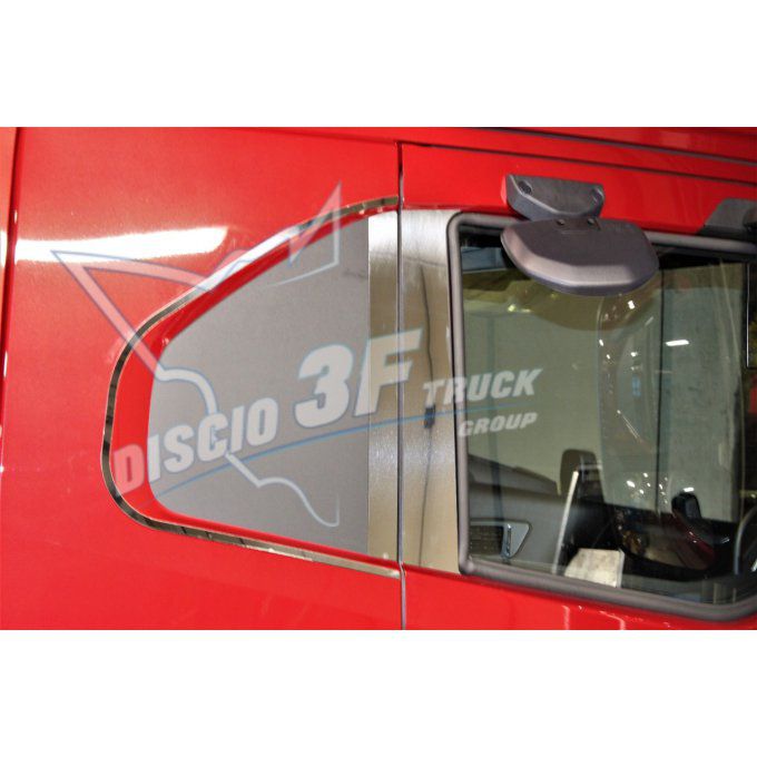 HABILLAGES INOX DE MONTANT DE PORTES IVECO S-WAY