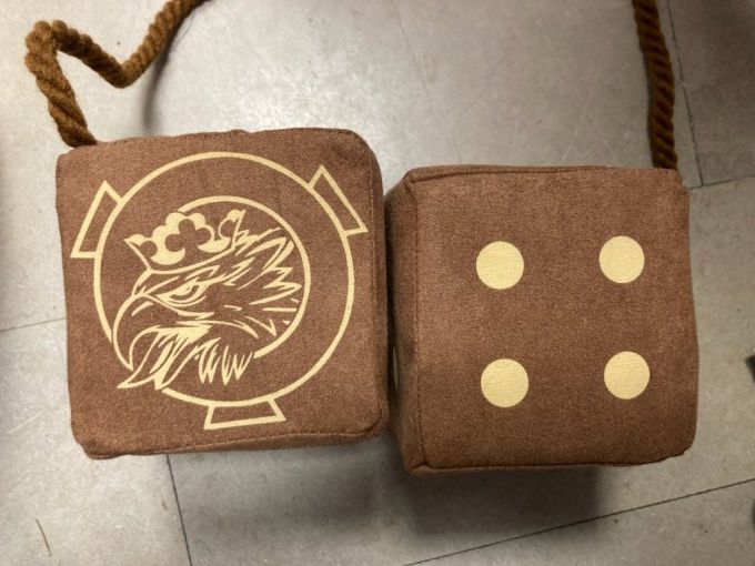 Dés en tissus marron clair griffon +point en beige