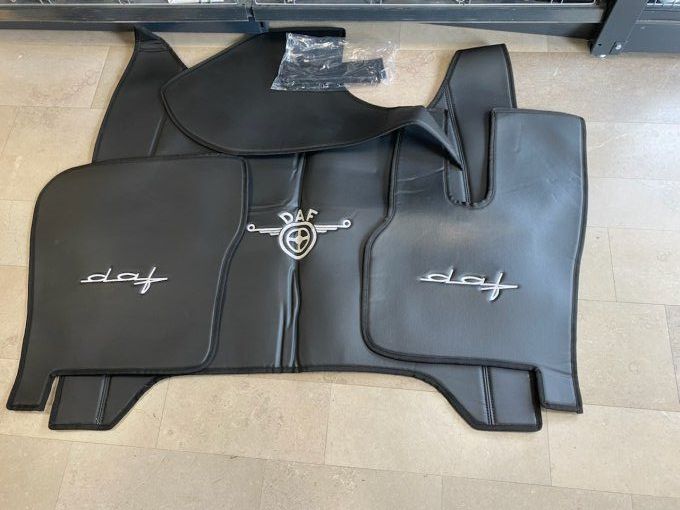 Tapis capot moteur gamme aux10 XF à partir 2022 siège pneumatique stock